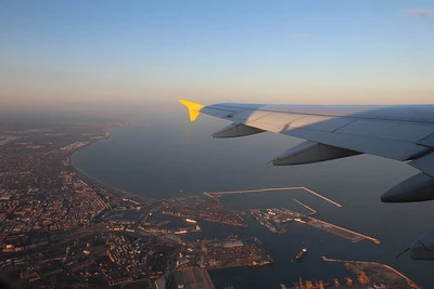 Pogled iz zrakoplova i jeftine avionske karte.