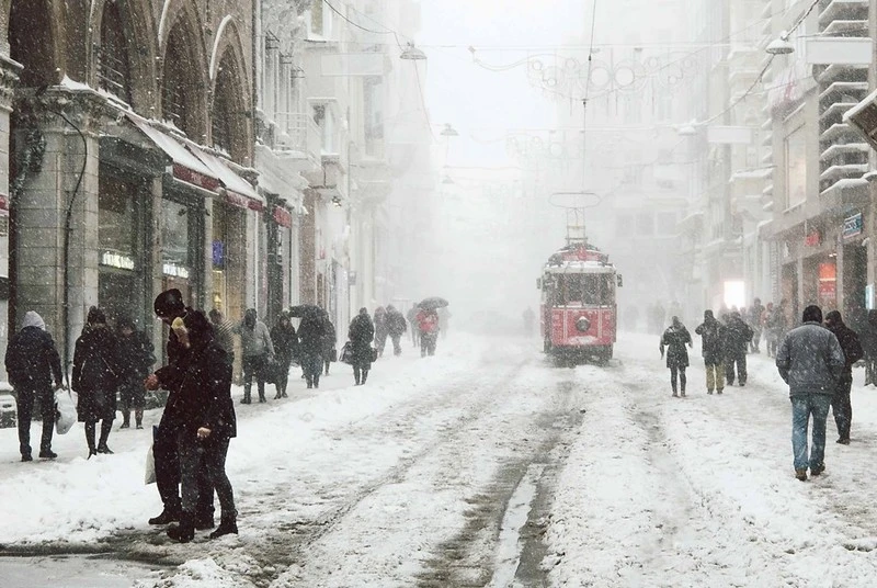 Ljudi i ulice.